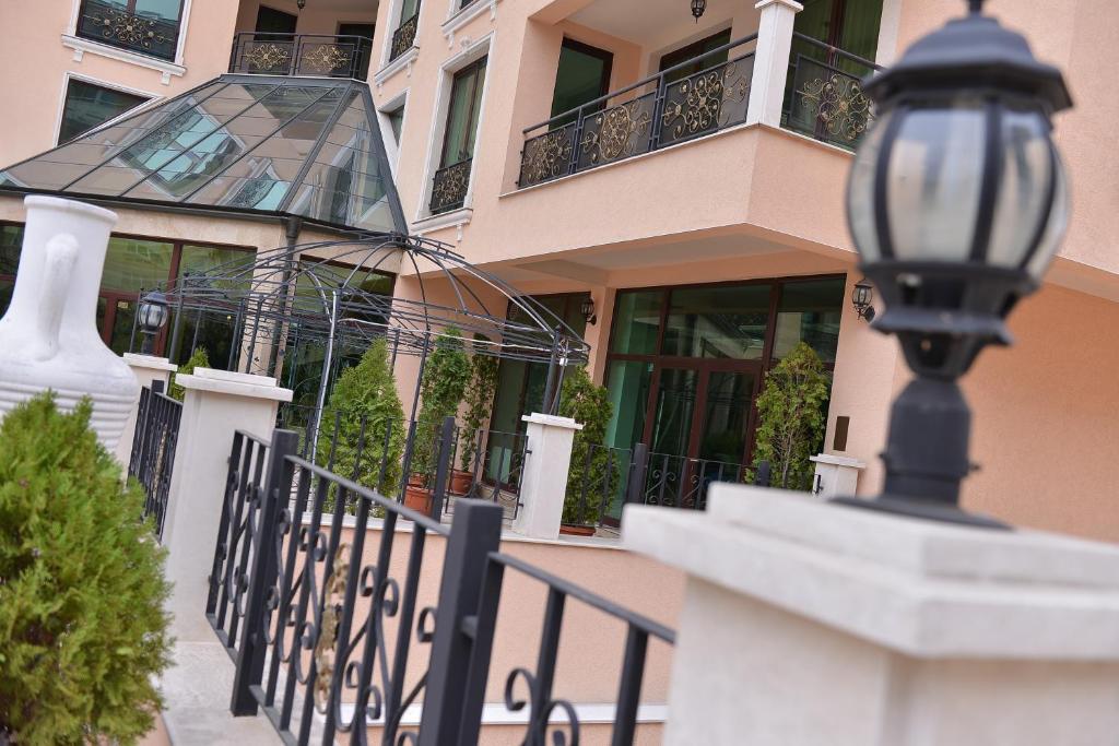 Anastasia Boutique Aparthotel Sofia Exterior photo